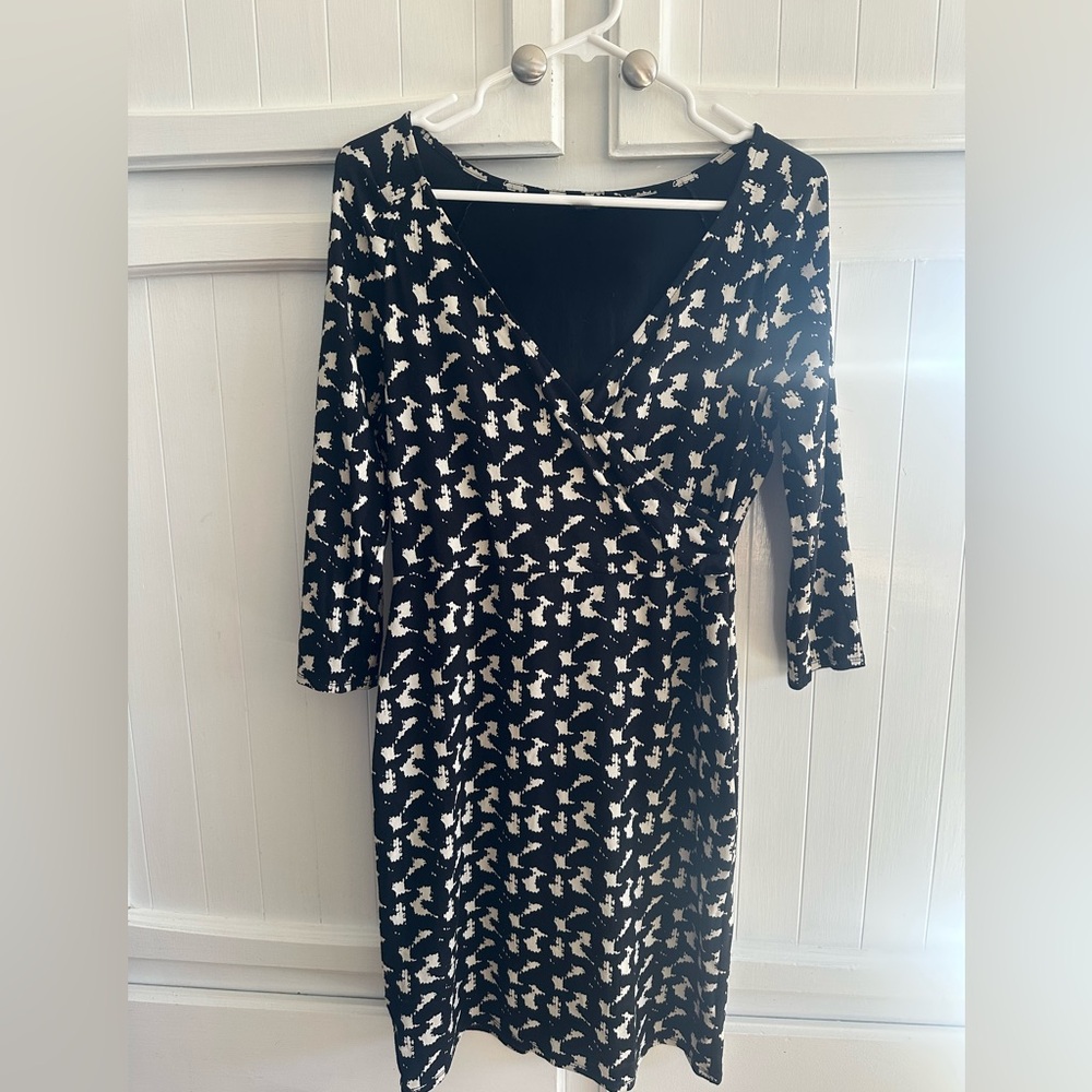 Ann Taylor Black and White Abstract Print Long Sleeve Dress
